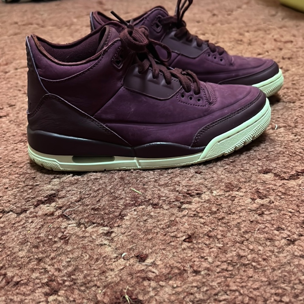 Size 7 Nike Jordan’s.